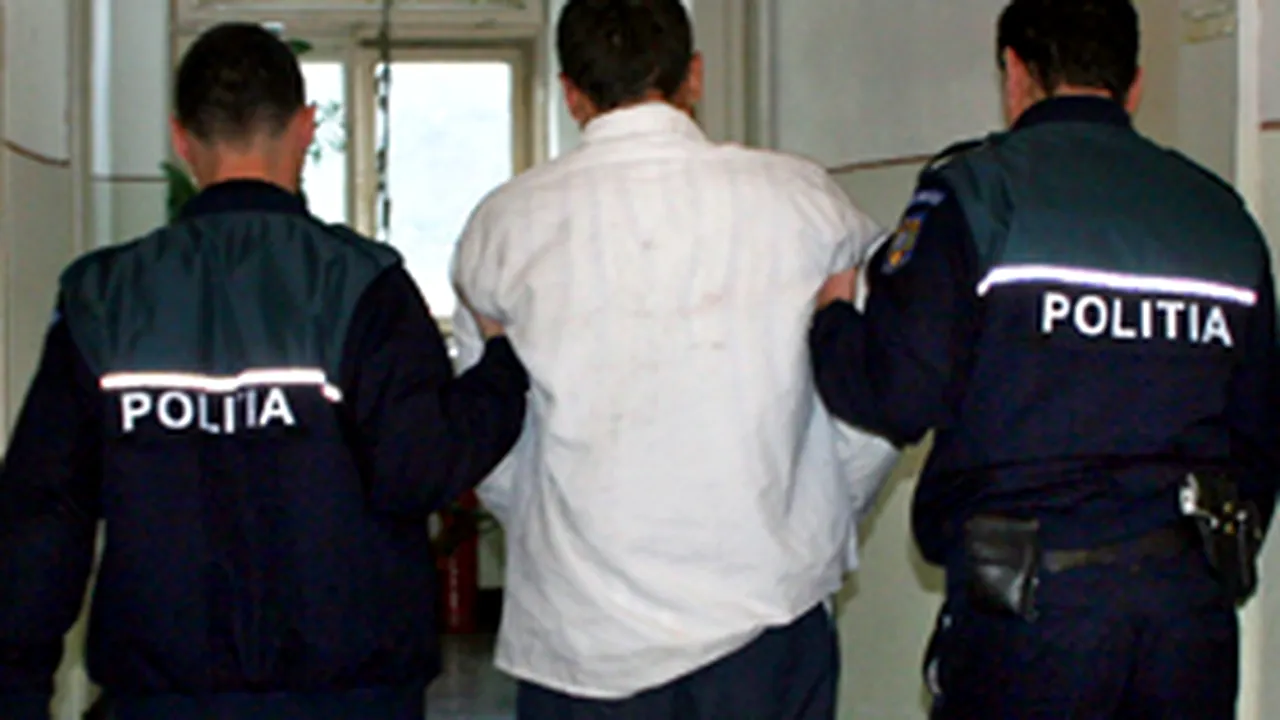 Poliţiştii români detaşaţi în Italia au arestat 25 de conaţionali