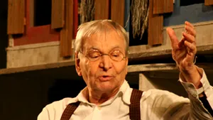 Radu Beligan, aplaudat minute în şir de prieteni şi admiratori, la TNB