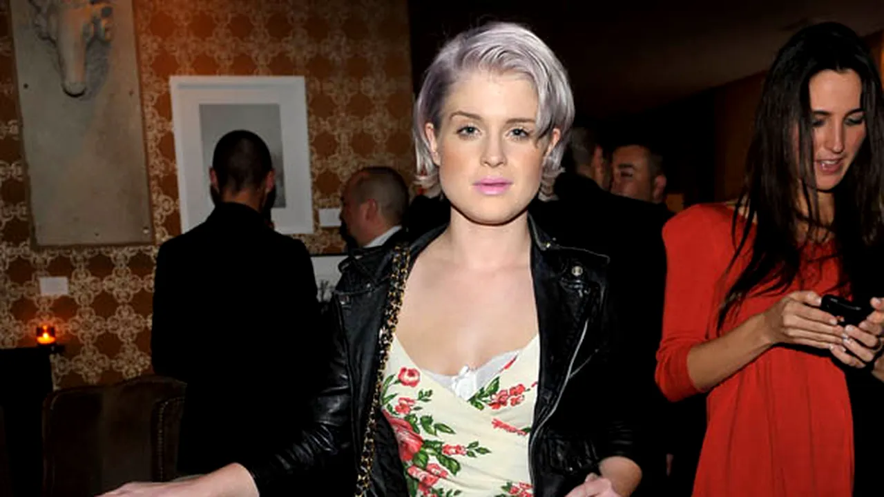 Kelly Osbourne şi-a fracturat cotul încercând să oprească o luptă între câini