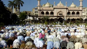 Cel puţin 50 de morţi într-un atentat care a vizat o moschee din Pakistan