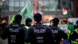 Poliţia din Germania a închis gara din Bonn în urma unei posibile ameninţări cu bombă. 60 de agenţi au fost trimişi în zonă