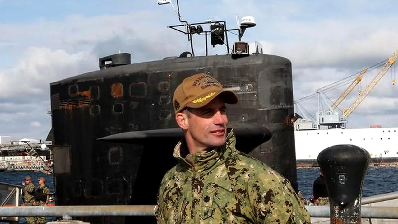 Comandant american de submarin, eliberat din funcţie pentru un incident petrecut pe când nava se afla într-un port din Asia
