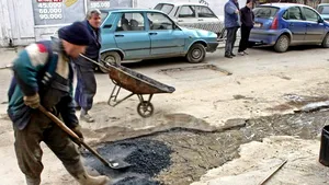 Unsprezece firme, suspectate de participarea cu oferte trucate la lucrări de drumuri în Capitală