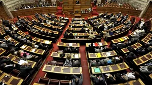 UE: Aprobarea planului de austeritate fereşte Grecia de faliment