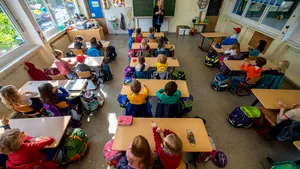 Copiii cu analfabetism funcţional de azi sunt adulţii asistaţi social de mâine. Numărul lor este uriaş, iar impactul economic e pe măsură