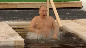 VIDEO Putin a celebrat Boboteaza pe stil vechi cu o baie 
