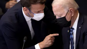 Preşedintele Franţei va discuta cu Joe Biden despre acordul submarinelor. Emmanuel Macron este nemulţumit că ţara sa a fost exclusă din înţelegere