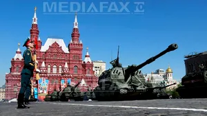 Rusia sfidează apelurile de a opri repetiţiile pentru parada din Piaţa Roşie. 15.000 de soldaţi, adunaţi într-un singur loc 