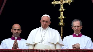 MESAJUL DE CRĂCIUN al Papei Francisc. Suveranul Pontif condamnă violenţele împotriva copiilor şi persecuţia minorităţilor - FOTO