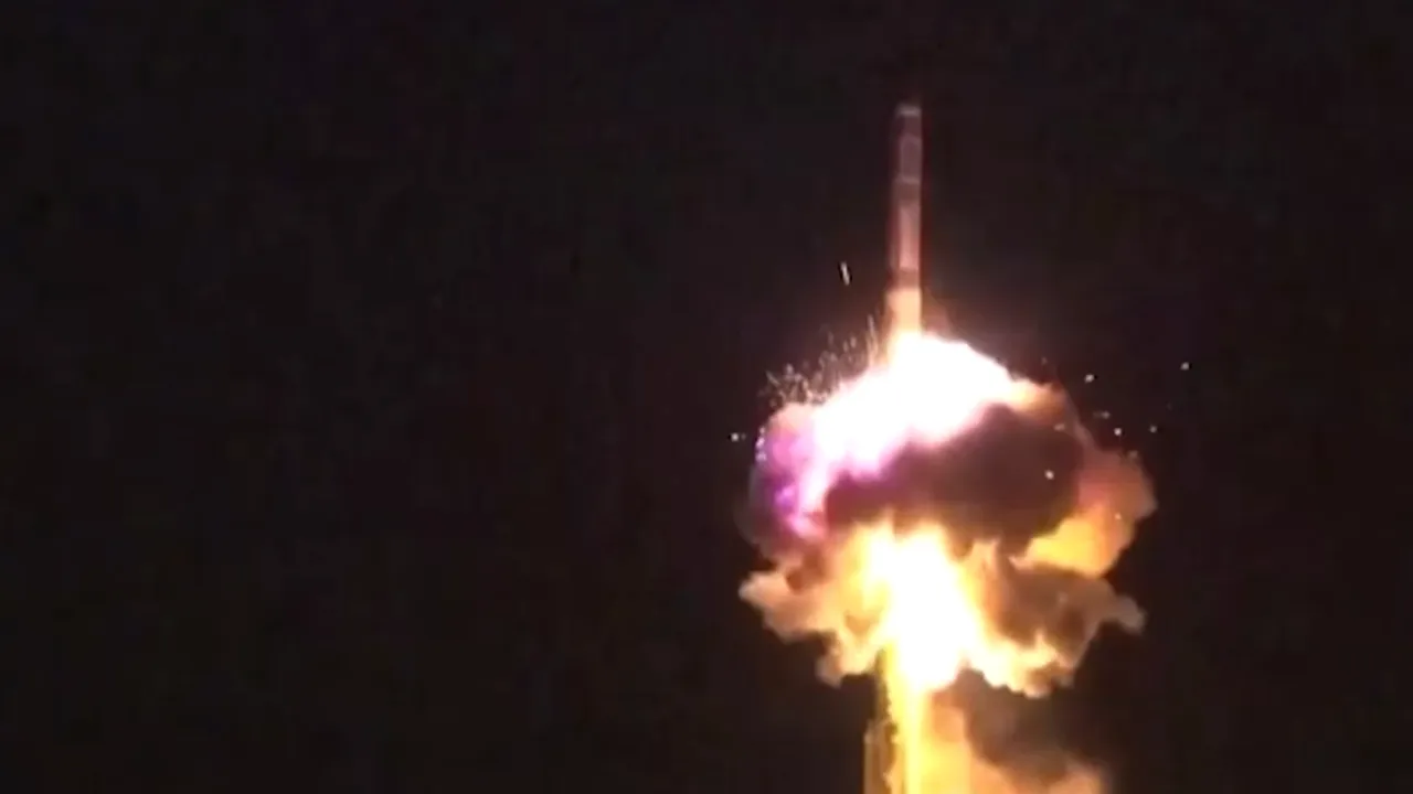 Rusia a testat lansarea unui ICBM care poate transporta bombe atomice la o distanţă de peste 5.500 de kilometri