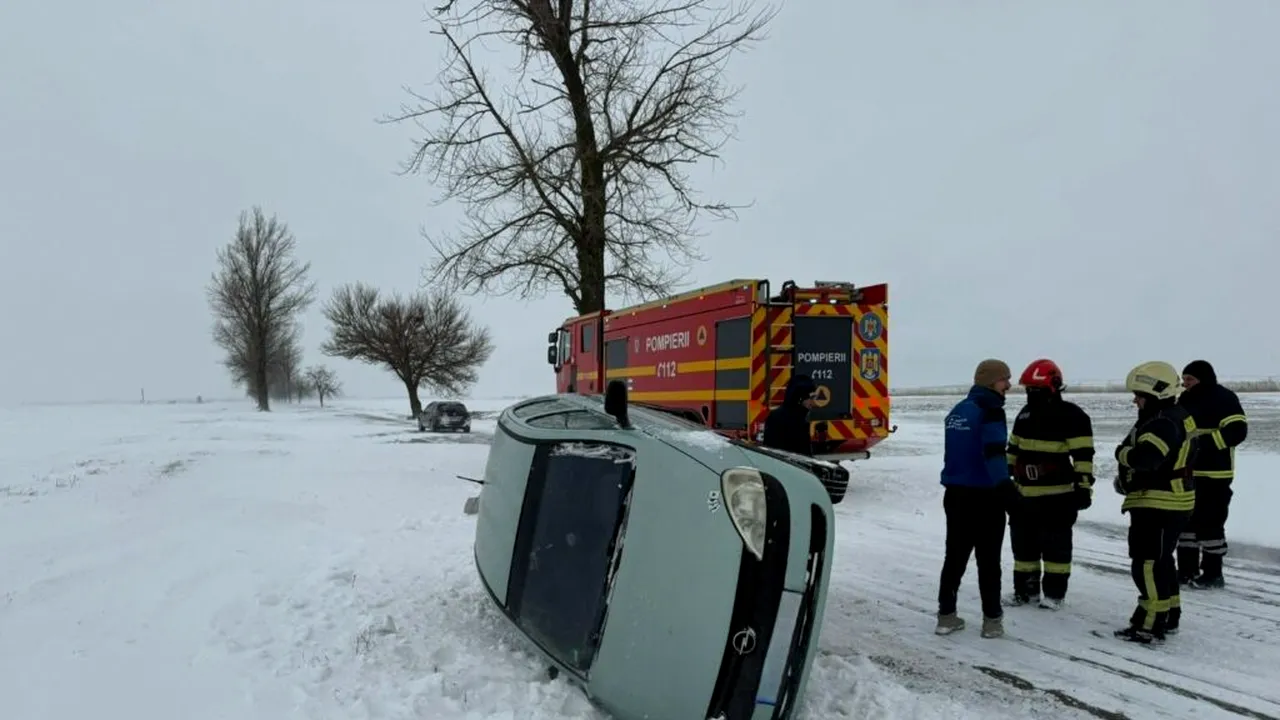 Intervenții în șapte județe pe fondul viscolului: Zeci de persoane blocate în mașini și peste o mie de oameni fără curent