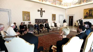 NBA şi Papa Francisc luptă împotriva rasismului. O delegaţie de baschetbalişti s-au prezentat la Vatican pentru a discuta probleme pe tema discriminării