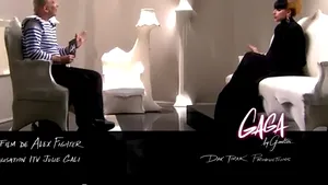 Lady Gaga, într-un interviu pentru Jean Paul Gaultier: Cred că pot să spun că sunt bisexuală - VIDEO