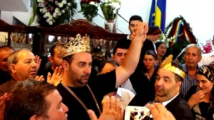 Romii vor avea doi regi autoproclamaţi. Dorin Cioabă a fost încoronat rege internaţional al romilor , Daniel - rege al romilor din România