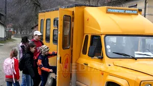 Maşinile care transportă elevi, verificate înainte de începerea anului şcolar 