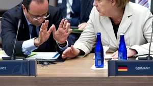 Presa germană: Dominaţia Angelei Merkel este subminată de François Hollande