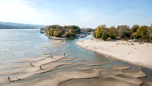 Canicula golește Dunărea. Fluviul a ajuns în Serbia la cel mai scăzut nivel din 1946