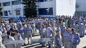 Dacia: Protestul este ilegal. Participanţii la grevă nu vor fi plătiţi