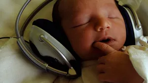 Melodii cântate de Adele şi Rihanna, preferate de bebeluşi, în defavoarea cântecelor de leagăn