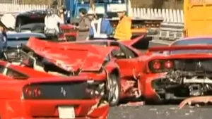 Accident în lanţ în Japonia, numai cu maşini de lux. Costul impactului: 2,8 milioane de euro  - VIDEO