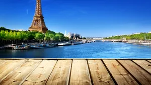 Unde poţi călători cu 500 de euro: Paris, Londra sau Năvodari. Cum arată ofertele turistice