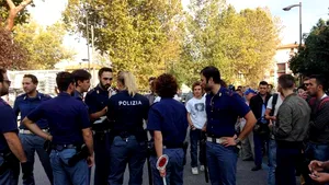 Opt români, reţinuţi la Florenţa, după o altercaţie între grupuri de romi înarmaţi cu lanţuri