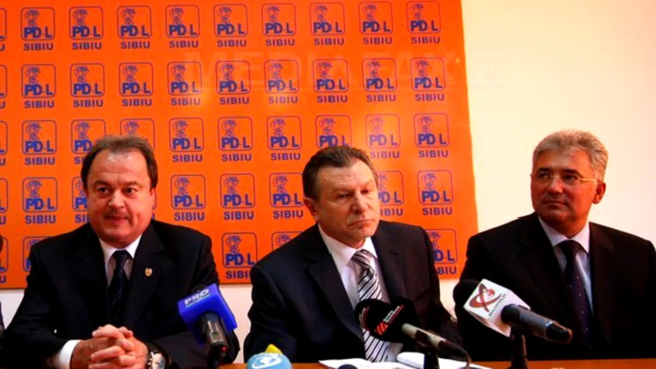 Băsescu îi ameninţă pe Blaga, Videanu, Berceanu, sugerând că va discuta în curând despre ei