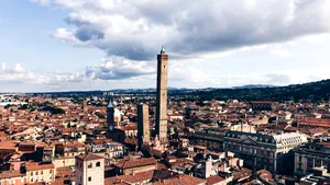 Repararea turnului înclinat din Bologna va dura cel puţin 10 ani -  primar