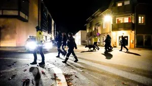 Autorităţile din Norvegia anunţă că atacul din orăşelul Kongsberg pare a fi un act terorist. Cinci persoane au fost ucise