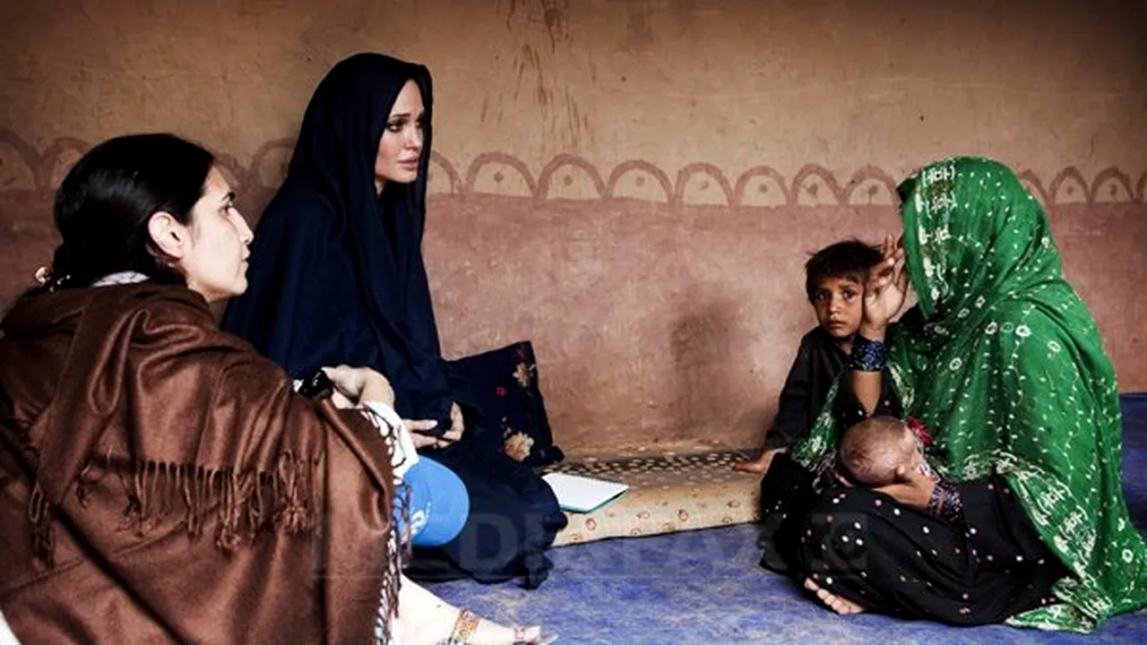 Angelina Jolie vizitează cea mai mare tabără de refugiaţi sirieni din Iordania