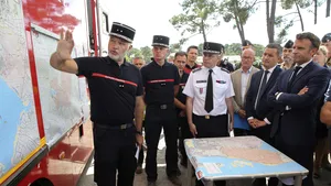 Macron afirmă că incendiile vor fi aduse sub control şi anunţă un plan de reconstrucţie