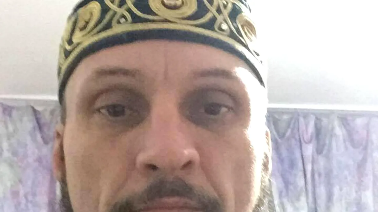 Imagini foto cu românul ACUZAT de TERORISM, convertit la islam care plănuia să bombardeze trupele speciale ale MAI