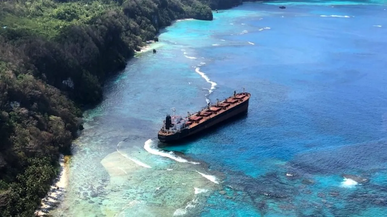 Un arhipelag din Pacific trece în aceste momente prin cel mai mare dezastru ecologic din istoria zonei. O pată uriaşă a otrăvit apele | VIDEO