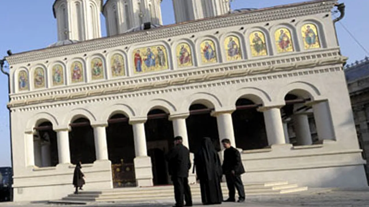 Patriarhia Română: Depaşim criza prin continuarea construcţiei de biserici