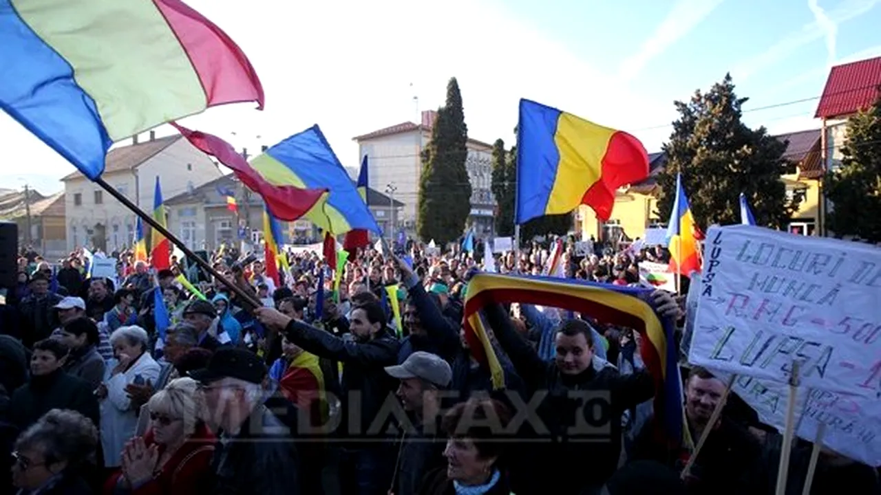 Câmpeni: Aproximativ 2.000 de persoane AU PROTESTAT faţă de proiectul minier de la Roşia Montană. Manifestanţii au adoptat o 