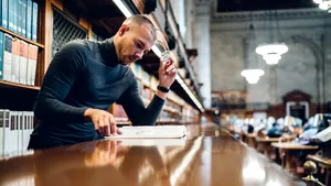 Cum te poţi documenta corect pe subiectele istorice? 5 tipuri de surse de încredere