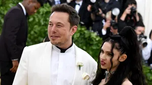 Elon Musk a schimbat numele bebeluşului. Cum se va numi băieţelul