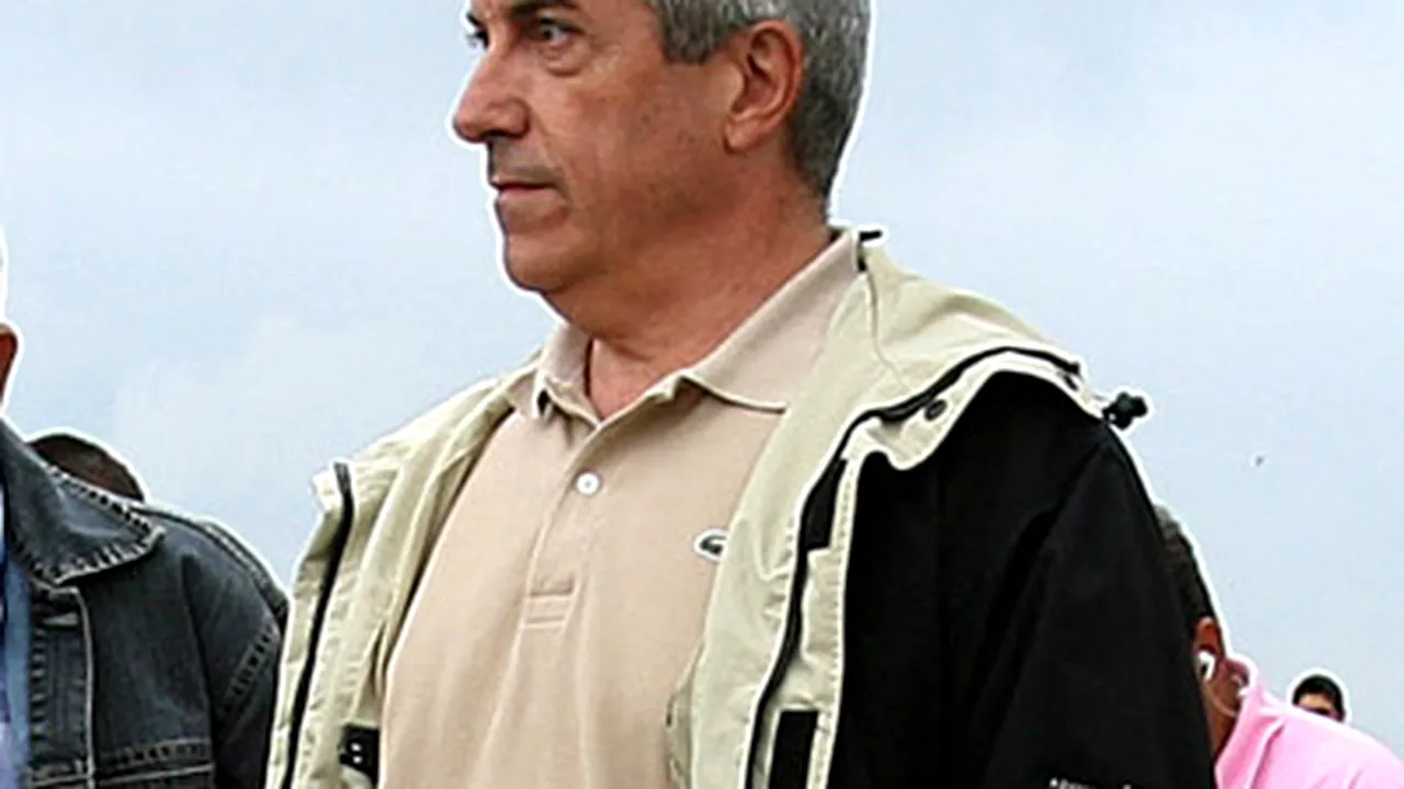 Tăriceanu a mâncat ciorbă de fasole cu costiţă şi murături cu sinistraţii