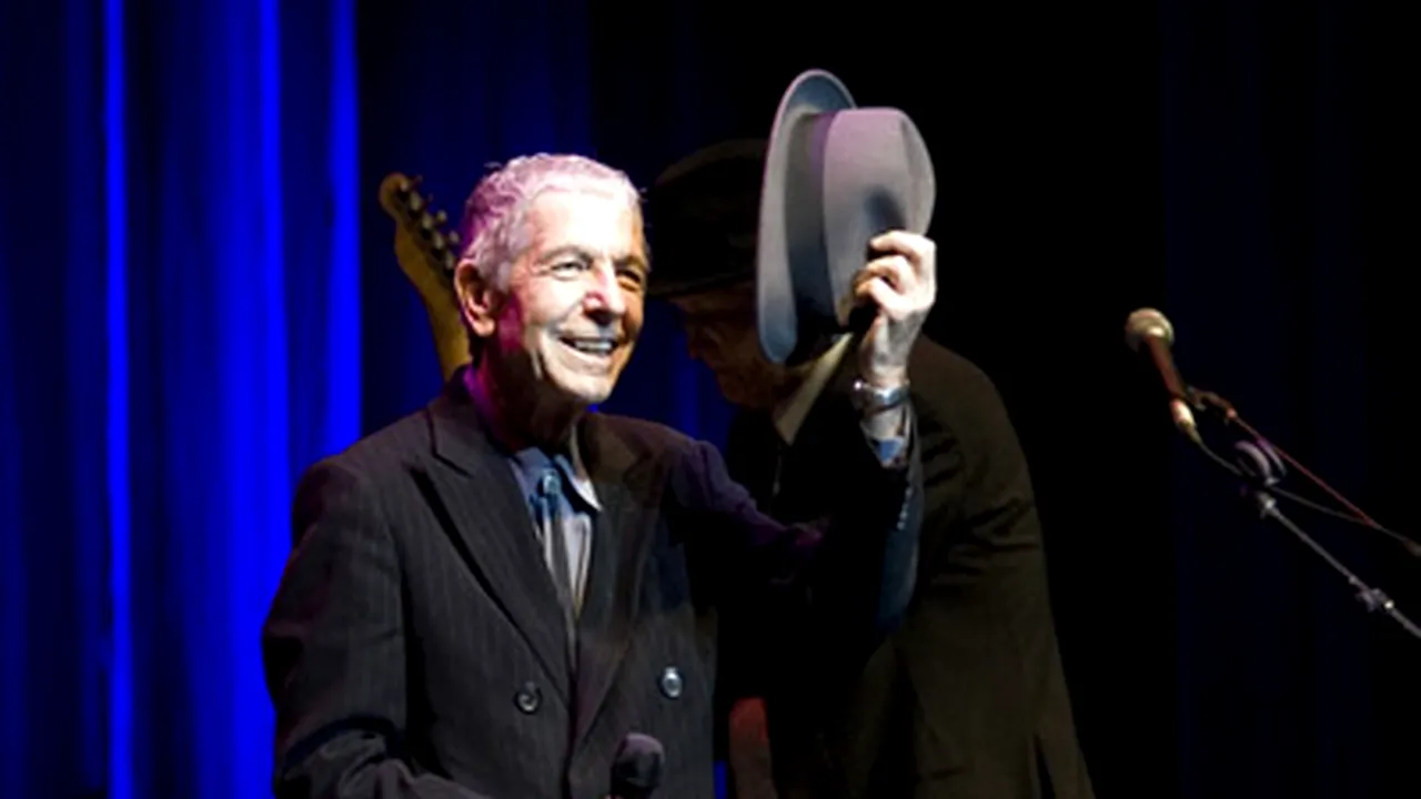 Leonard Cohen a leşinat pe scenă