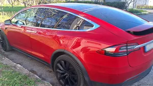 Autoturism Tesla, furat din Germania, descoperit în Vama Huşi. Şoferul le-a spus poliţiştilor că 