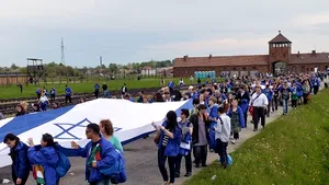 Mii de persoane au participat la 