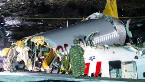 Unul dintre piloţii avionului prăbuşit la Istanbul a fost arestat preventiv