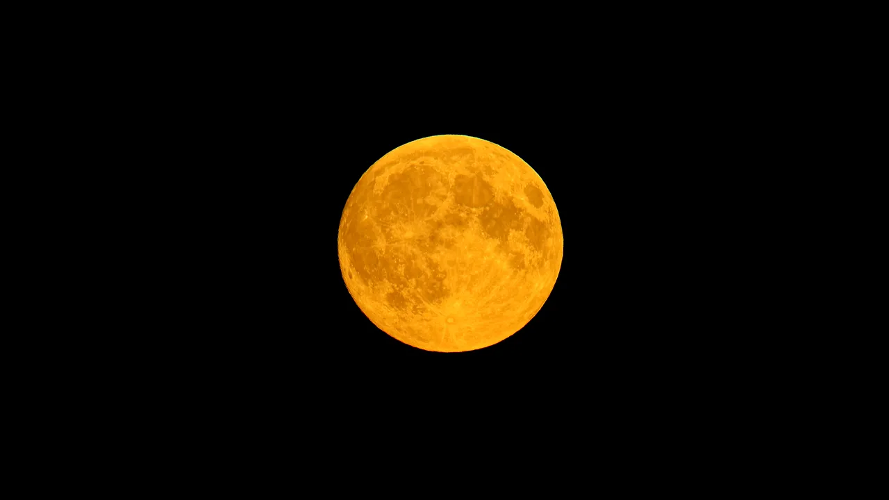 Eclipsa totală de lună te poate „teleporta”. Ce au păţit admiratorii fenomenului astronomic | VIDEO