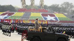 Junta din Myanmar pune capăt stării de urgență și pregătește alegeri contestate în decembrie