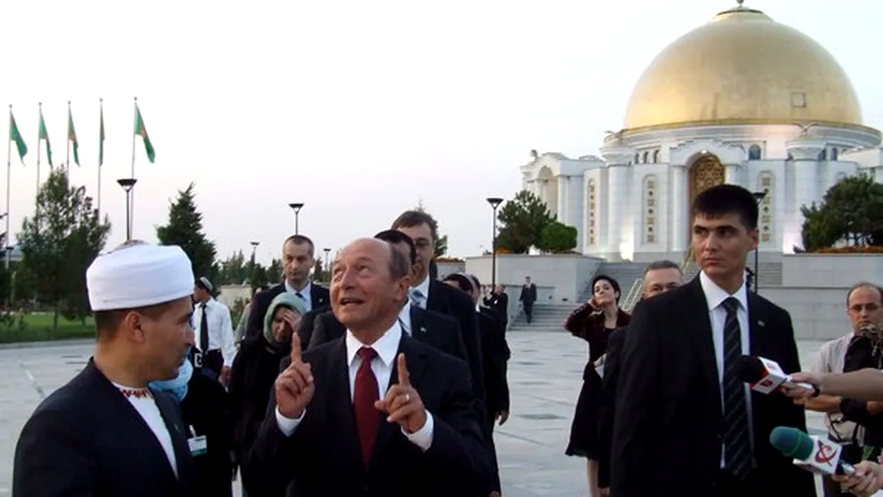 Vizita lui Traian Băsescu în Turkmenistan: Preşedintele a asistat la o demonstraţie cu cai din rasa Ahal Teke