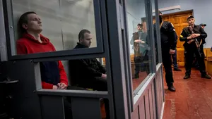 Doi militari ruşi pledează vinovaţi într-un nou proces pentru crime de război în Ucraina. Pedepsele primite