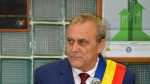 Primarul oraşului Mioveni, suspendat din funcţie de prefectul judeţului Argeş