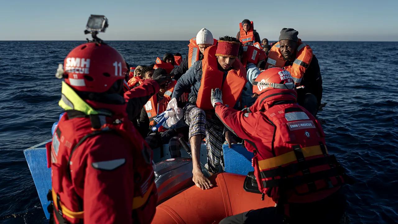 O barcă plină cu migranţi a fost descoperită în zona localităţii Sf. Gheorghe. Două călăuze i-au ajutat să treacă ilegal frontiera 