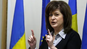 Rovana Plumb îi recomandă Laviniei Şandru să procedeze ca Elena Băsescu