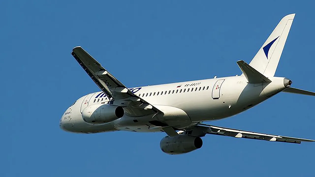 Motivele pentru care principalul avion de pasageri din Rusia, Suhoi Superjet 100, nu îşi găseşte cumpărători